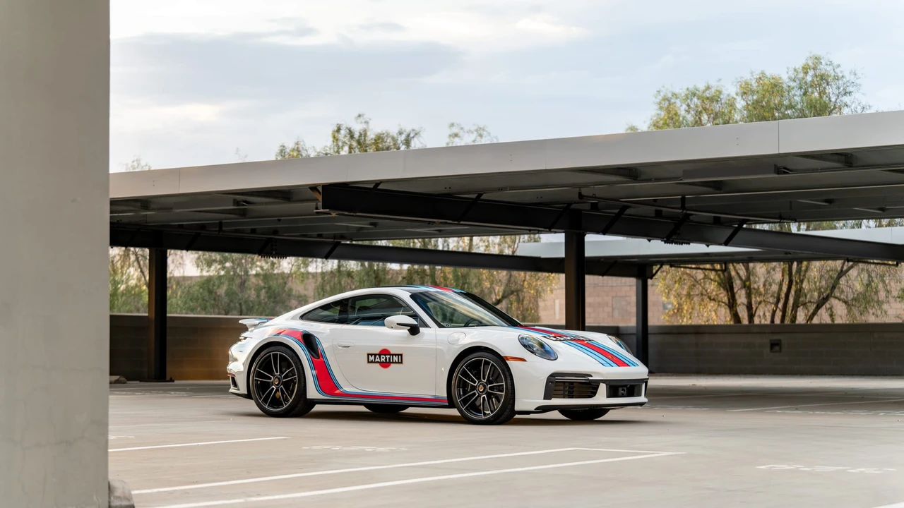 2025 Porsche 992 Turbo S - Image 19 of 31