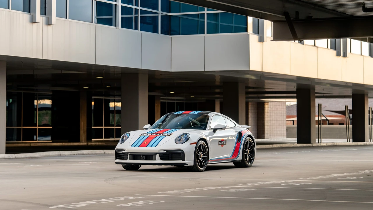 2025 Porsche 992 Turbo S - Image 5 of 31
