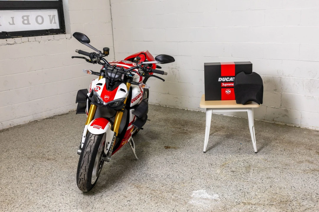 2025 Ducati Streetfighter - Image 9 of 9