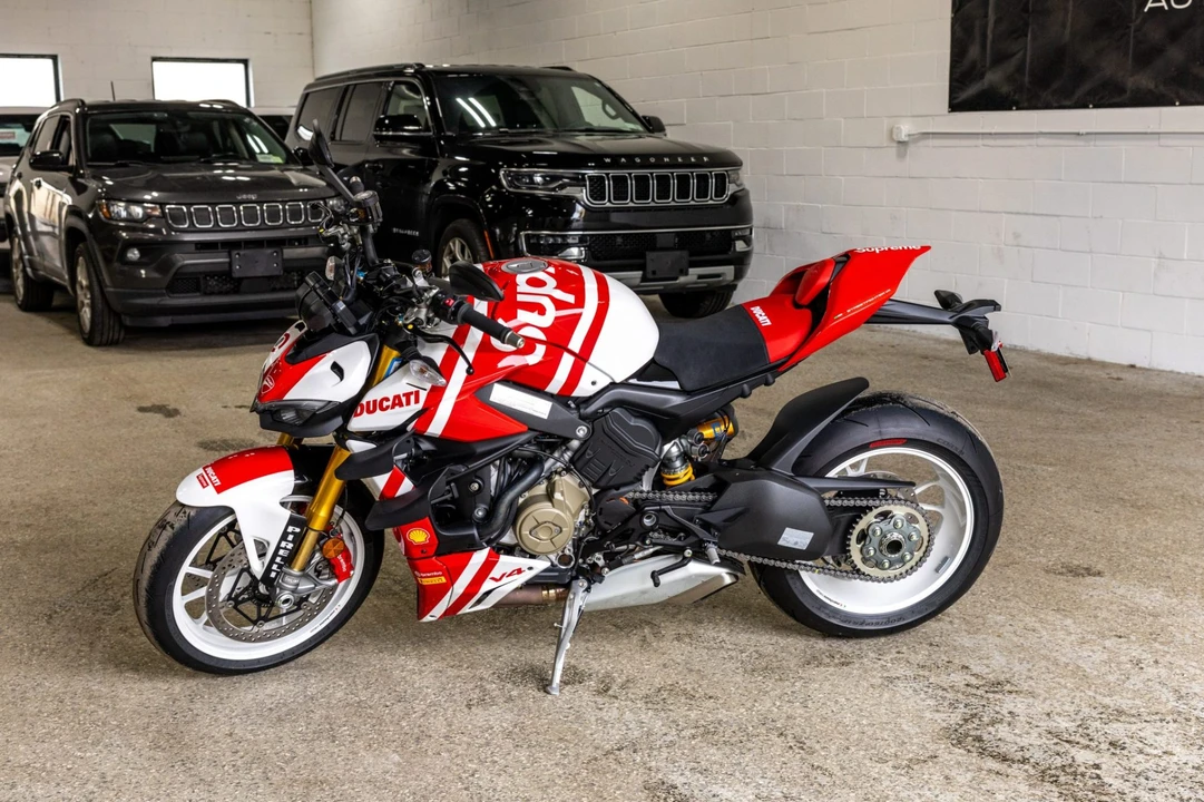 2025 Ducati Streetfighter - Image 3 of 9