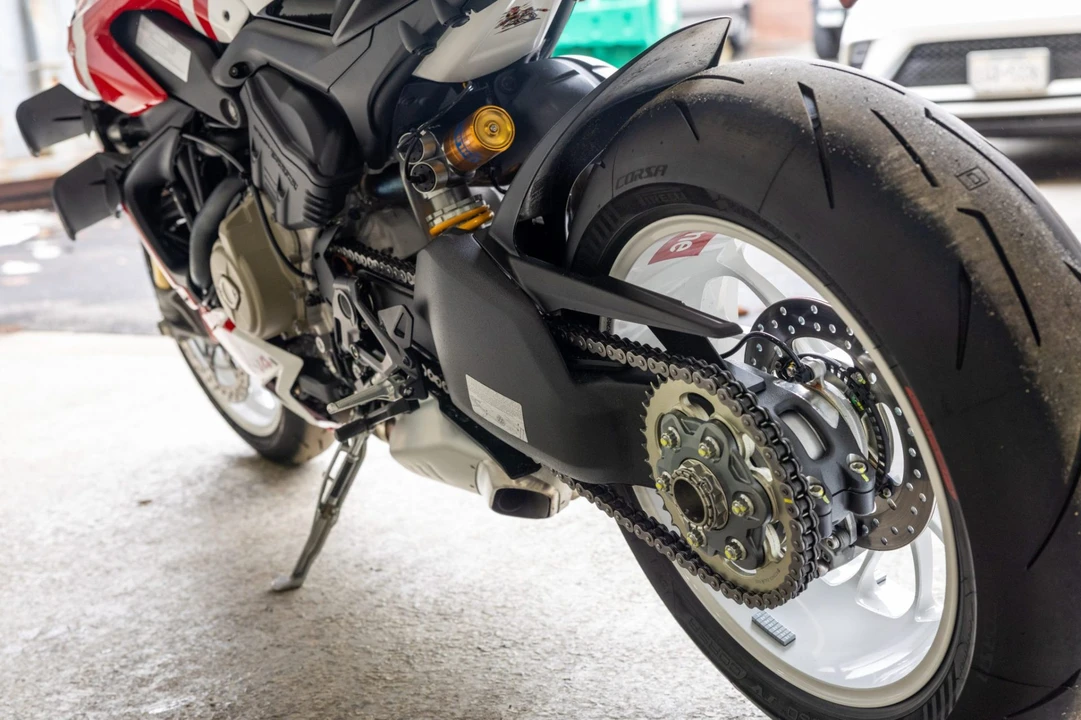 2025 Ducati Streetfighter - Image 8 of 9