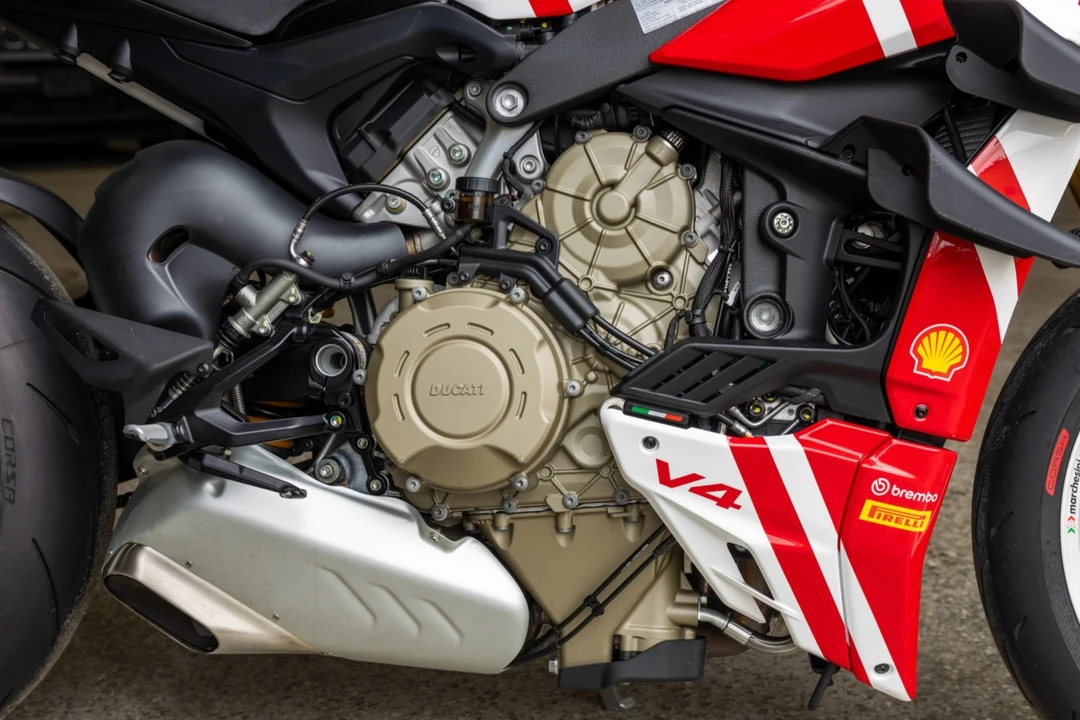 2025 Ducati Streetfighter - Image 7 of 9