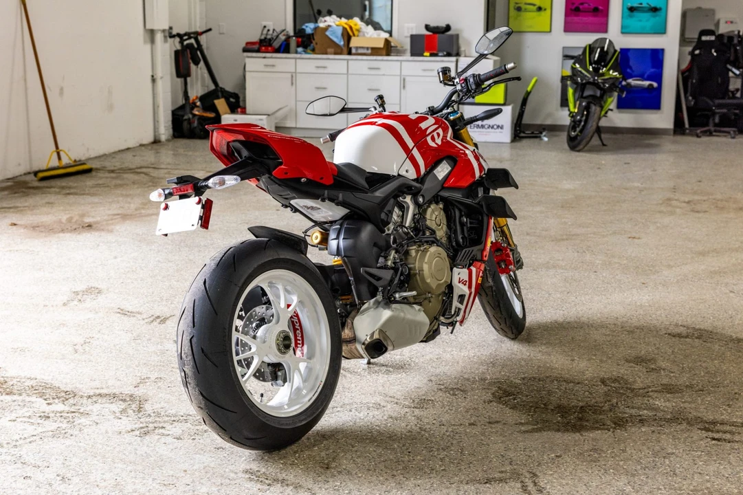 2025 Ducati Streetfighter - Image 2 of 9