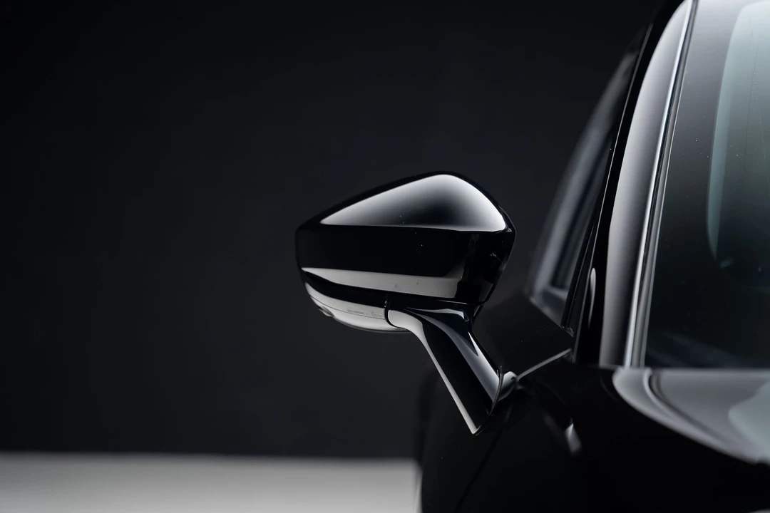 2023 Aston Martin DBX - Image 14 of 31