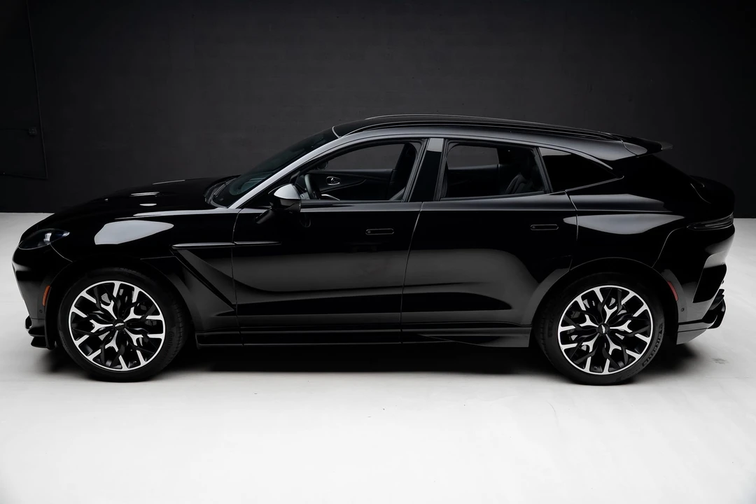 2023 Aston Martin DBX - Image 16 of 31