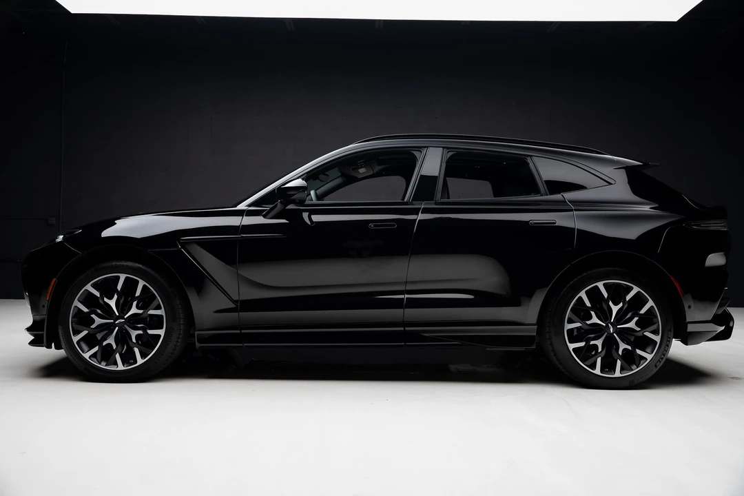 2023 Aston Martin DBX - Image 17 of 31