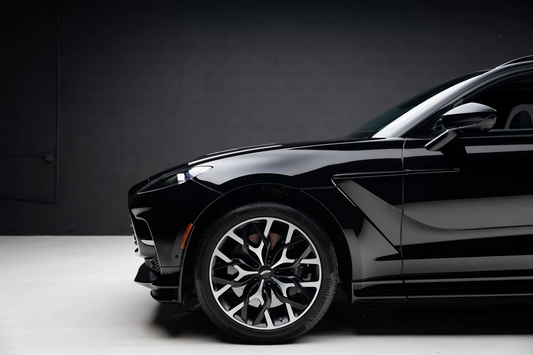 2023 Aston Martin DBX - Image 18 of 31