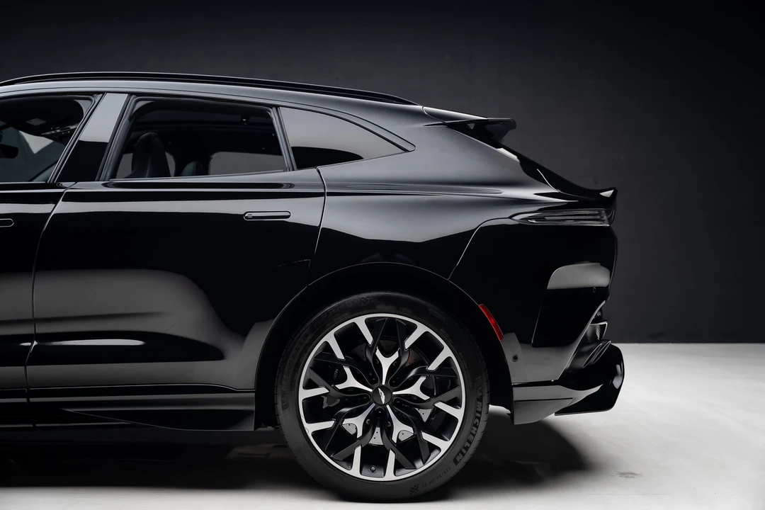 2023 Aston Martin DBX - Image 20 of 31