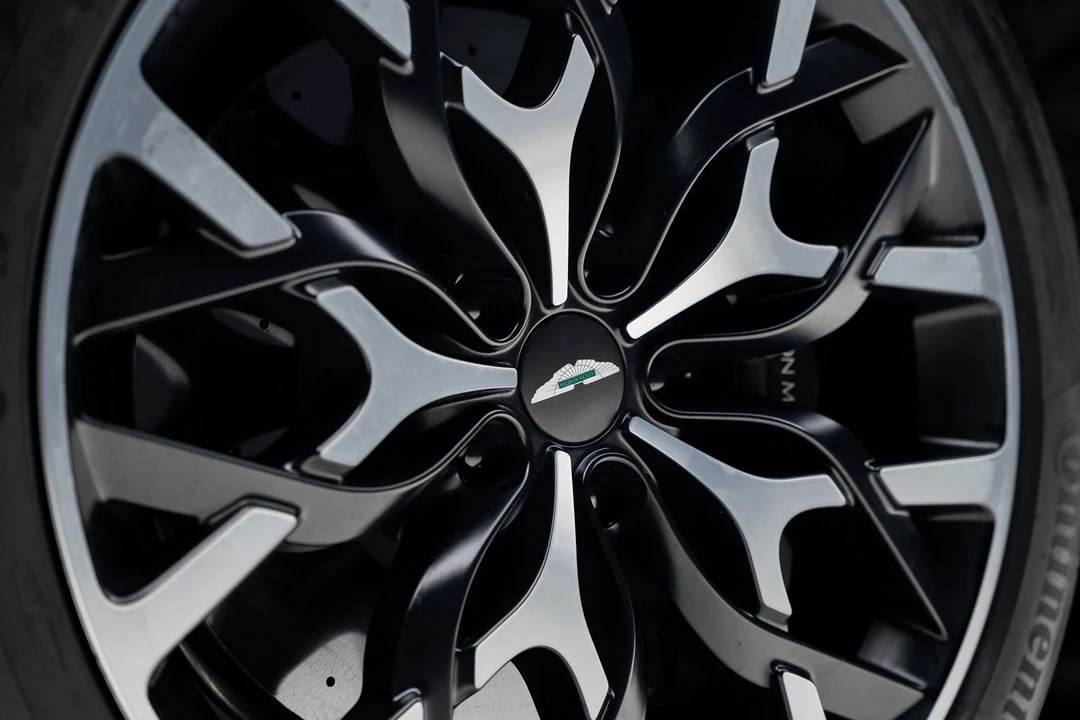2023 Aston Martin DBX - Image 22 of 31