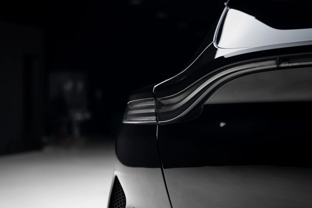 2023 Aston Martin DBX - Image 27 of 31
