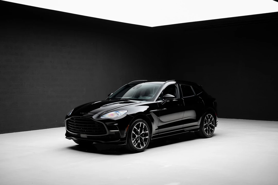 2023 Aston Martin DBX - Image 4 of 31