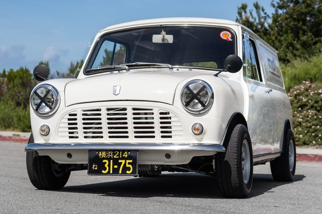 Mini Classic Mini - Image 2 of 31
