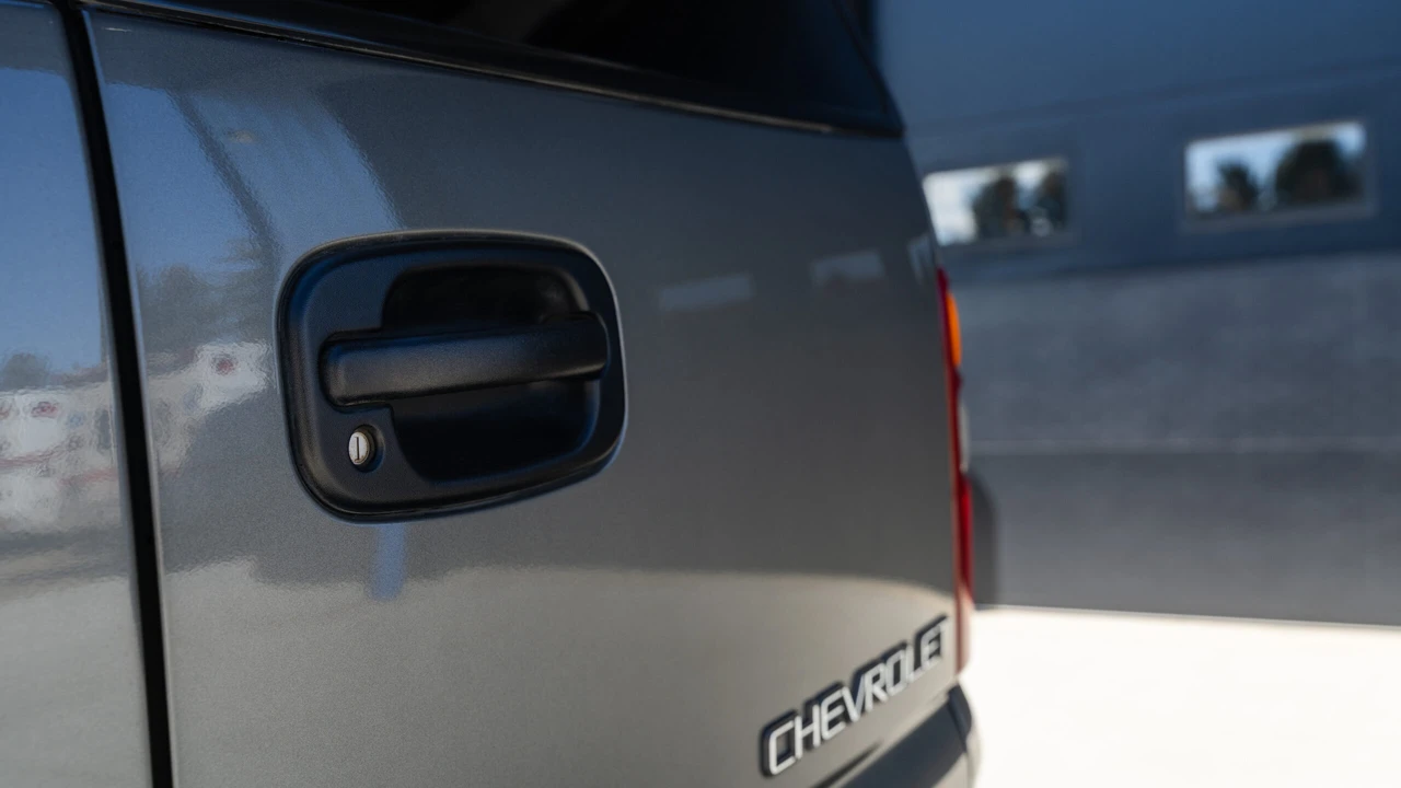 2002 Chevrolet Suburban 9th Gen - Image 31 of 31