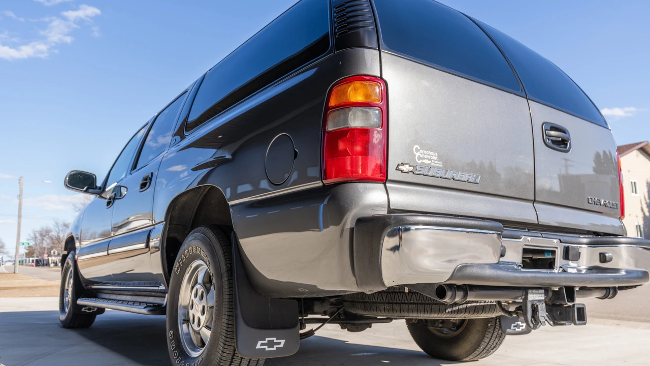 2002 Chevrolet Suburban 9th Gen - Image 8 of 31