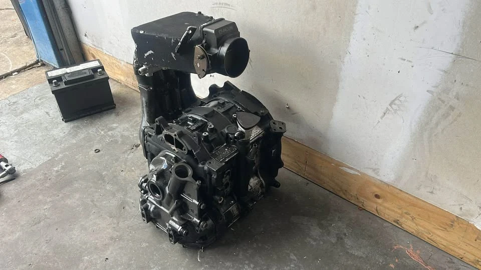 Parts & Memorabilia Engines - Image 5 of 5