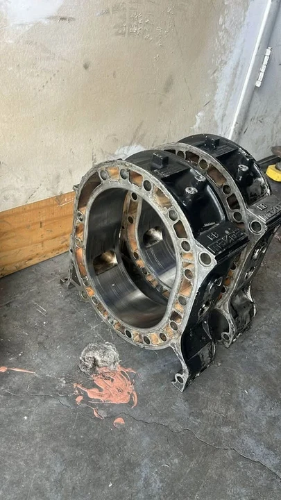 Parts & Memorabilia Engines - Image 3 of 5