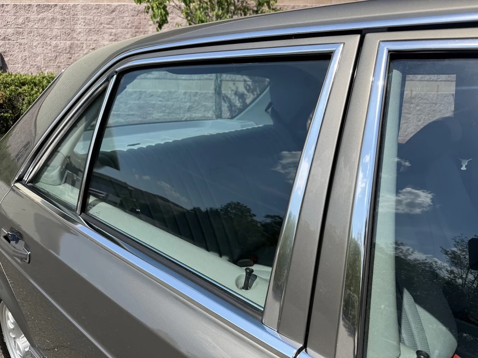 1983 Mercedes-Benz W126 S-Class Sedan - Image 29 of 31