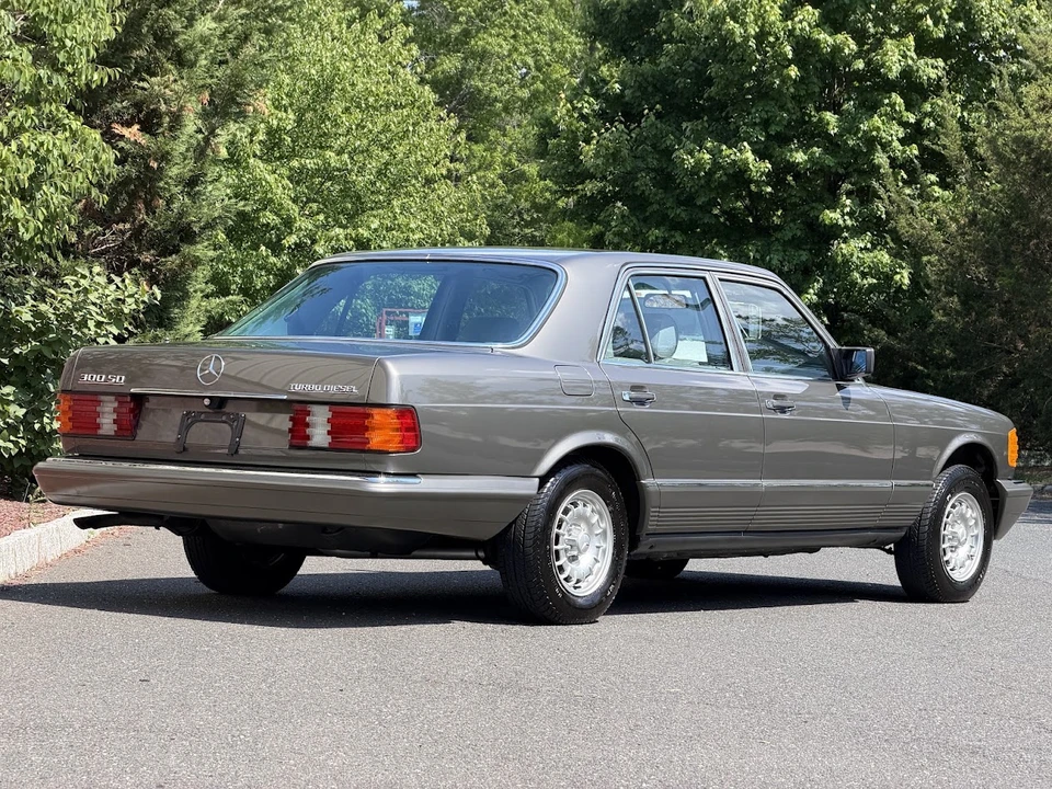 1983 Mercedes-Benz W126 S-Class Sedan - Image 13 of 31