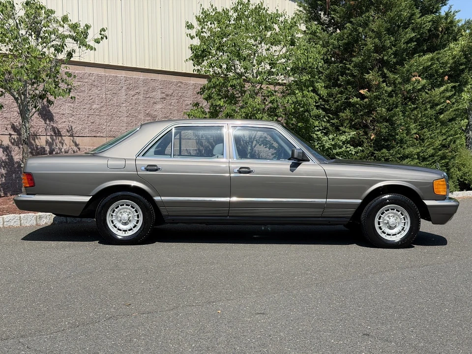 1983 Mercedes-Benz W126 S-Class Sedan - Image 11 of 31