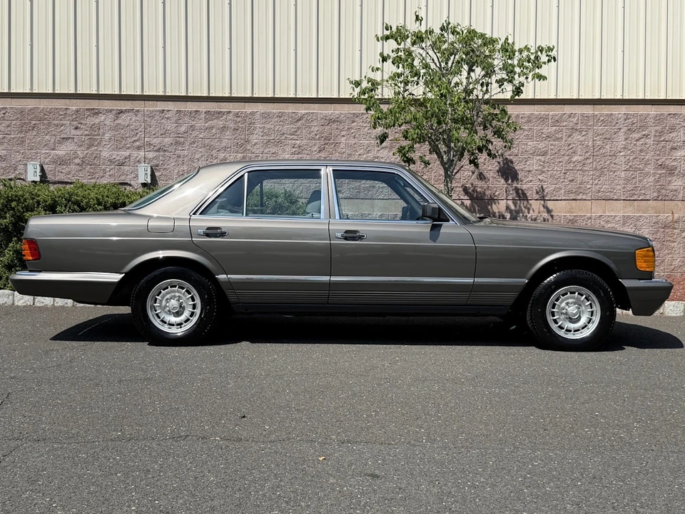 1983 Mercedes-Benz W126 S-Class Sedan - Image 12 of 31