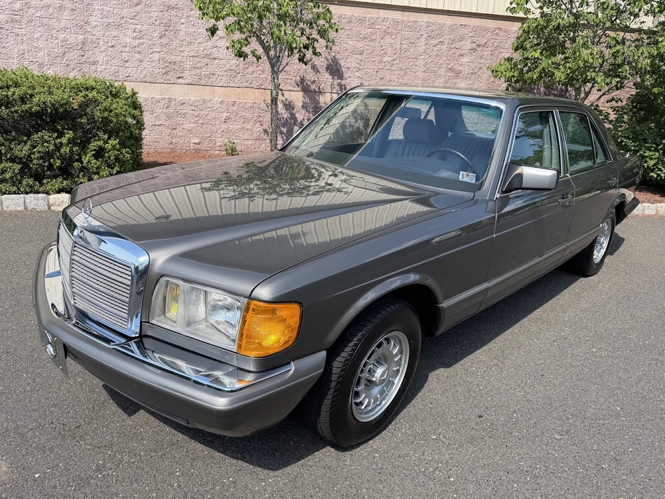 1983 Mercedes-Benz W126 S-Class Sedan - Image 3 of 31