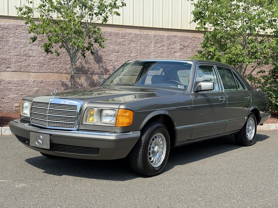 1983 Mercedes-Benz W126 S-Class Sedan - Image 4 of 31