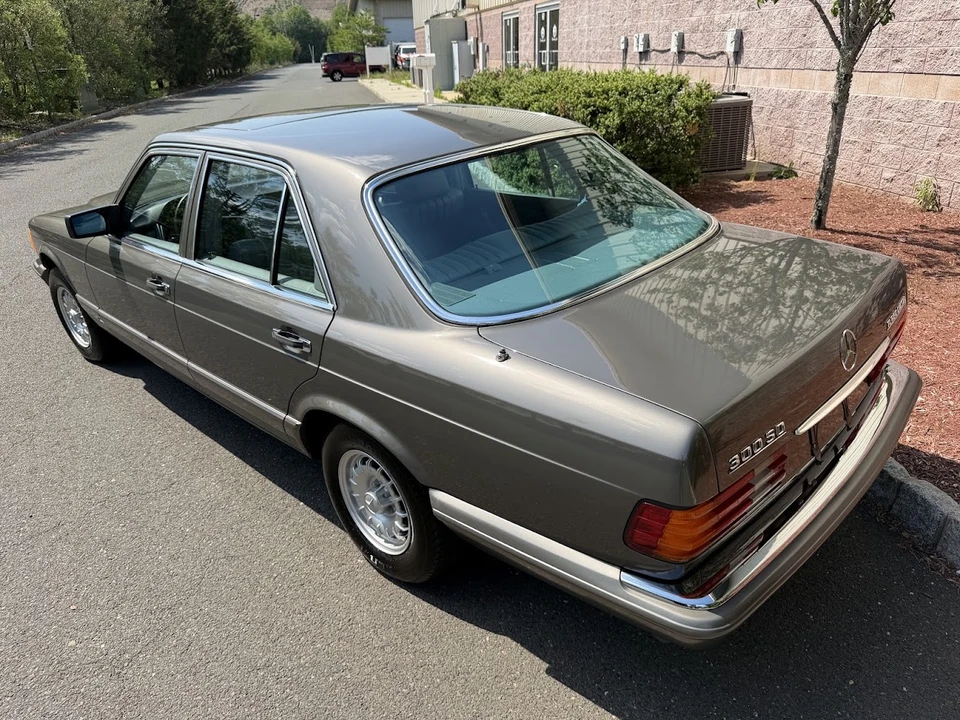 1983 Mercedes-Benz W126 S-Class Sedan - Image 16 of 31
