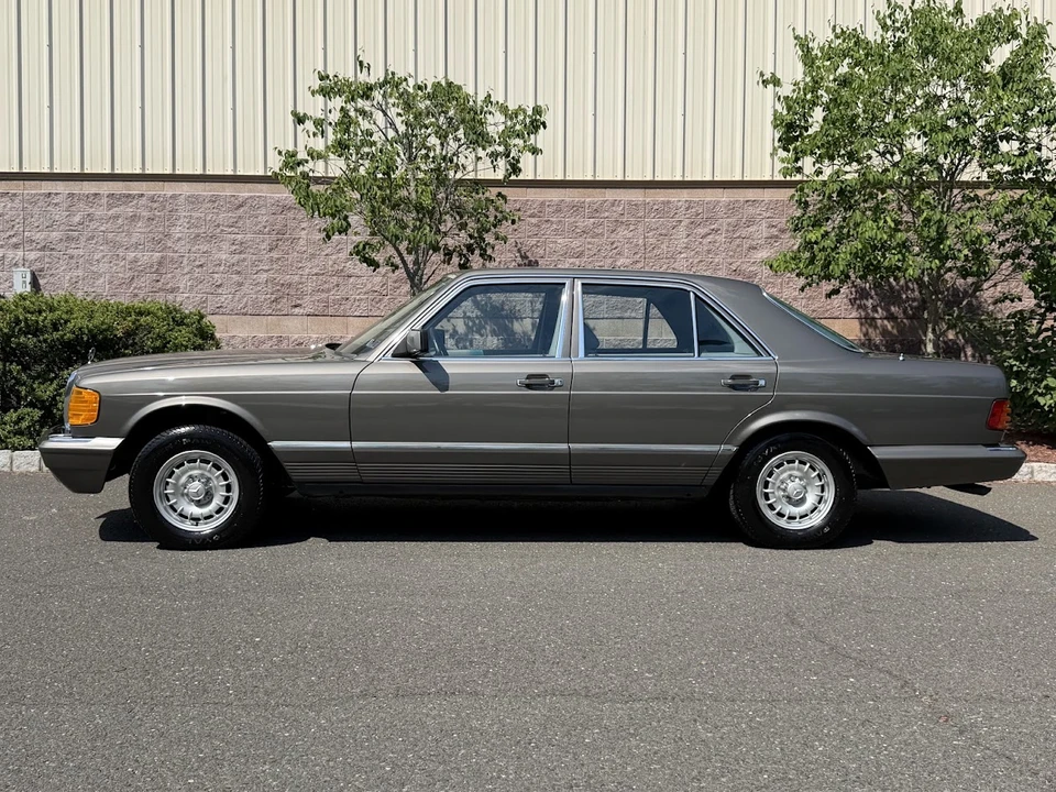 1983 Mercedes-Benz W126 S-Class Sedan - Image 17 of 31