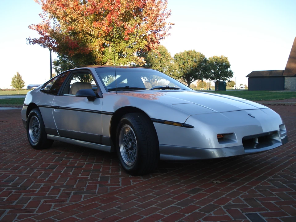 1986 Pontiac Fiero GT - Image 18 of 31