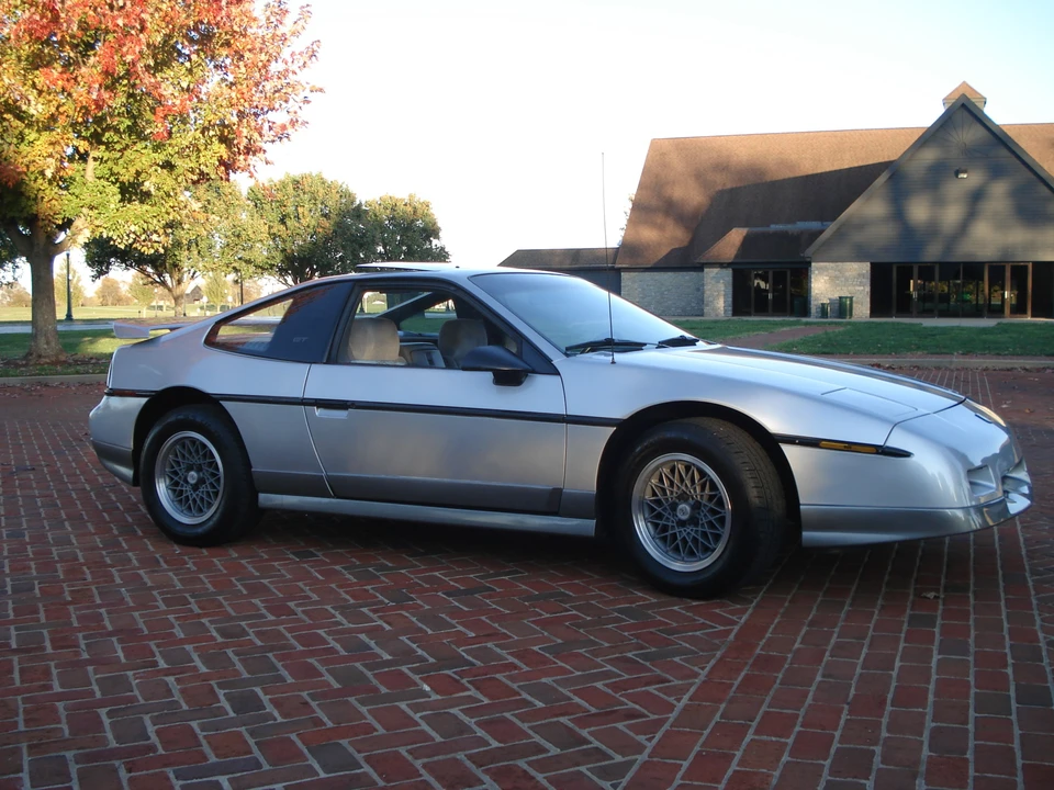 1986 Pontiac Fiero GT - Image 17 of 31