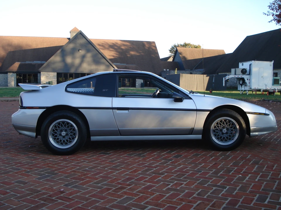 1986 Pontiac Fiero GT - Image 16 of 31