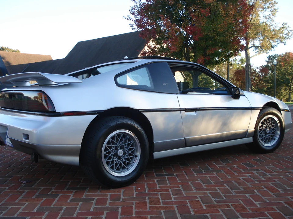 1986 Pontiac Fiero GT - Image 15 of 31