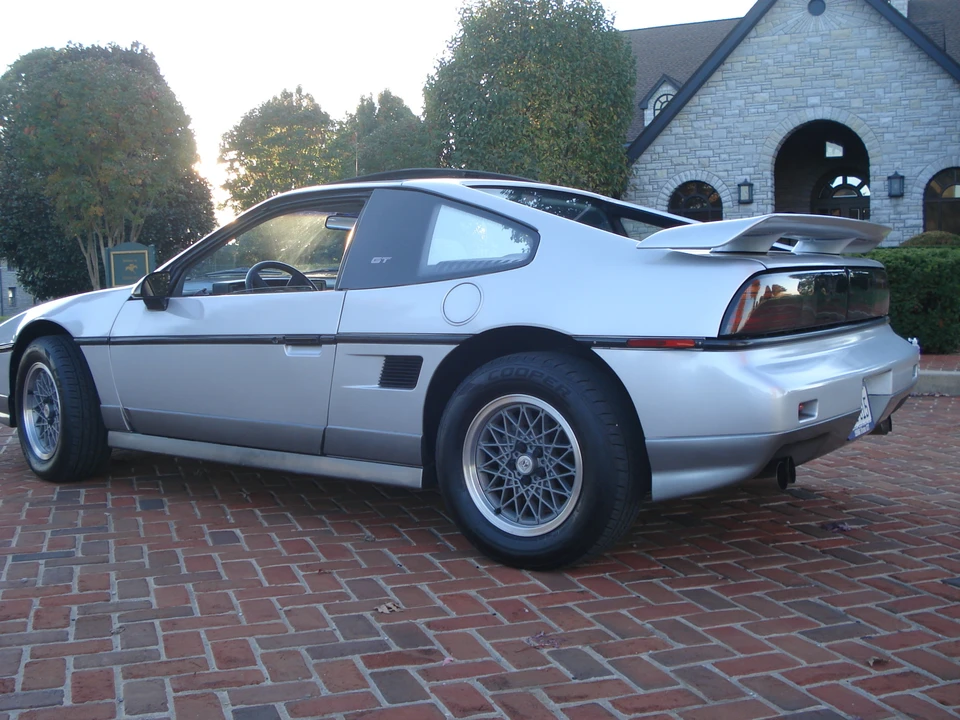 1986 Pontiac Fiero GT - Image 6 of 31