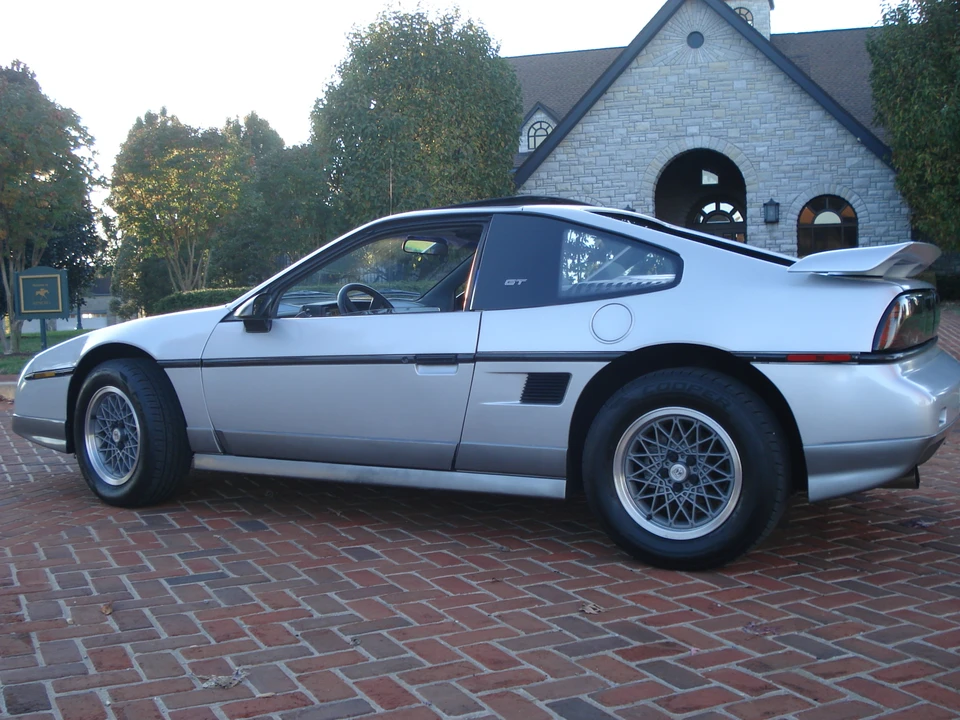 1986 Pontiac Fiero GT - Image 5 of 31