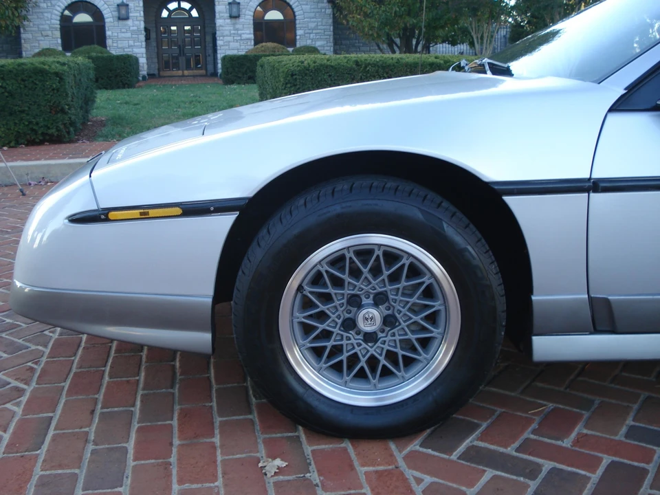 1986 Pontiac Fiero GT - Image 28 of 31