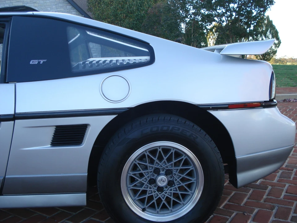 1986 Pontiac Fiero GT - Image 30 of 31
