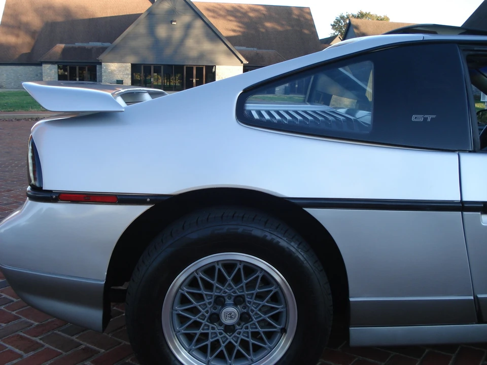 1986 Pontiac Fiero GT - Image 31 of 31
