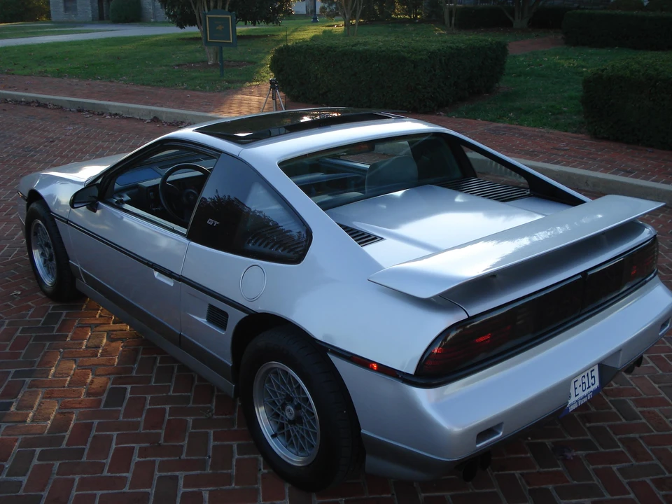 1986 Pontiac Fiero GT - Image 7 of 31