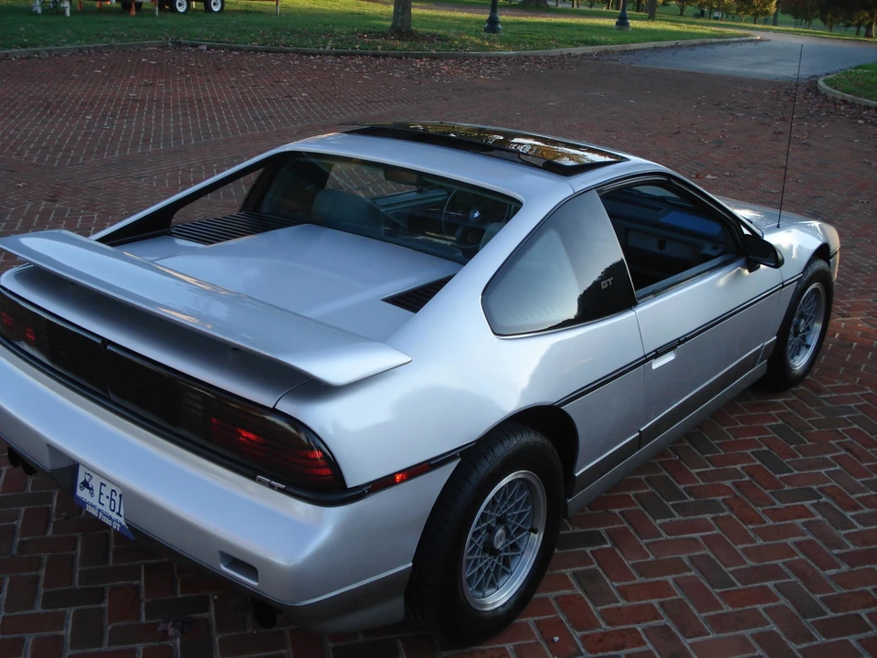 1986 Pontiac Fiero GT - Image 13 of 31
