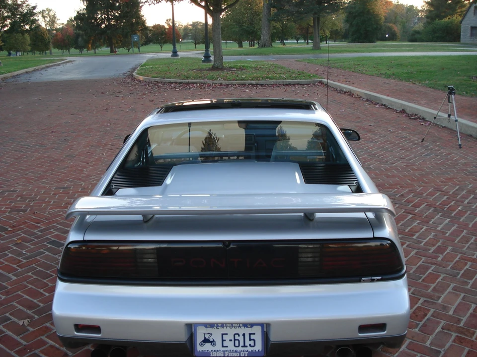 1986 Pontiac Fiero GT - Image 10 of 31