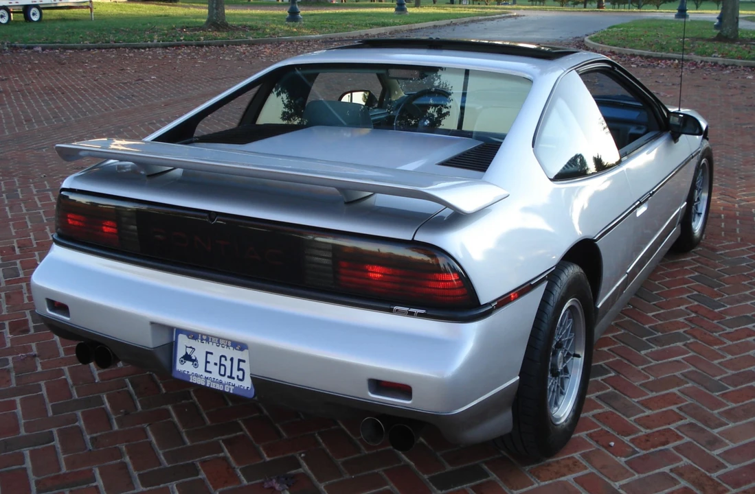 1986 Pontiac Fiero GT - Image 12 of 31