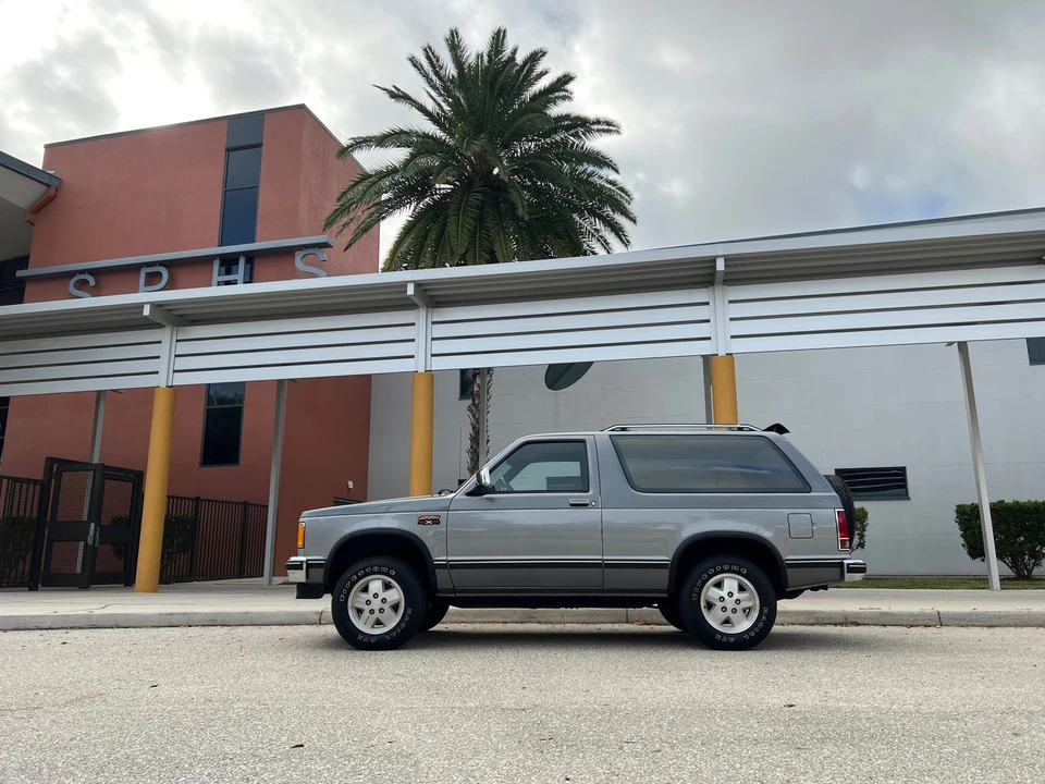 1987 GMC S-15 Jimmy 1st Gen - Image 10 of 31