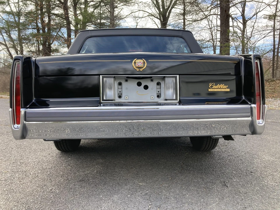 1990 Cadillac DeVille 7th Gen - Image 11 of 31