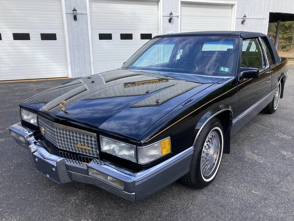 1990 Cadillac DeVille 7th Gen - Image 22 of 31