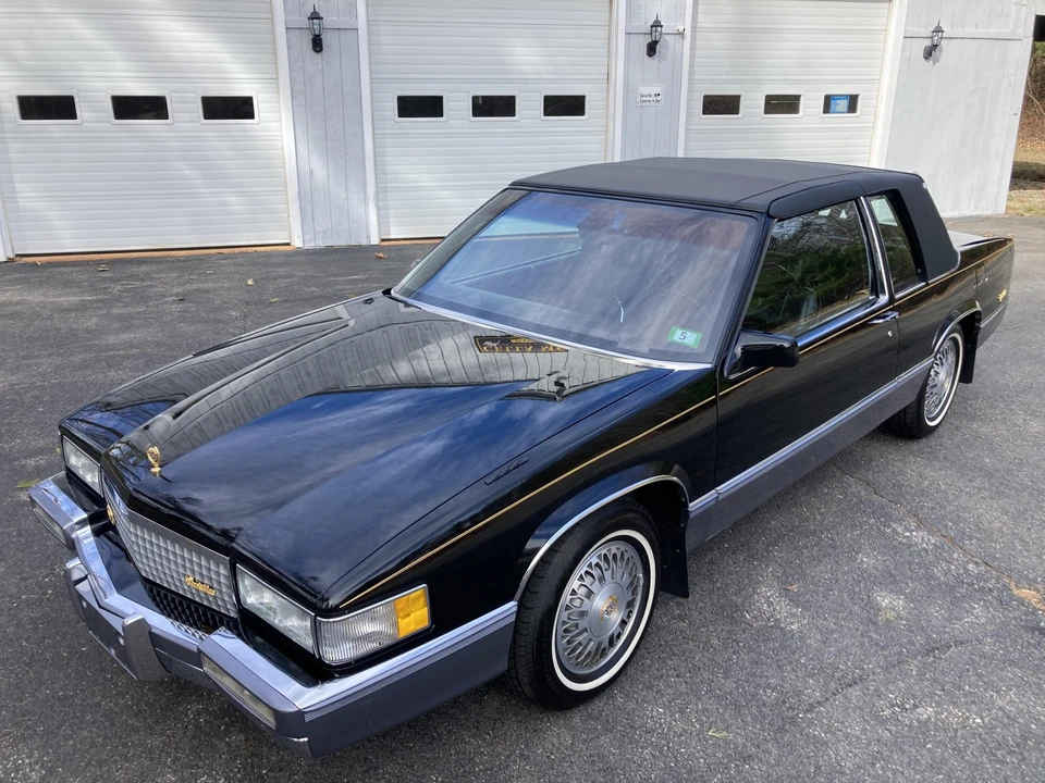 1990 Cadillac DeVille 7th Gen - Image 21 of 31