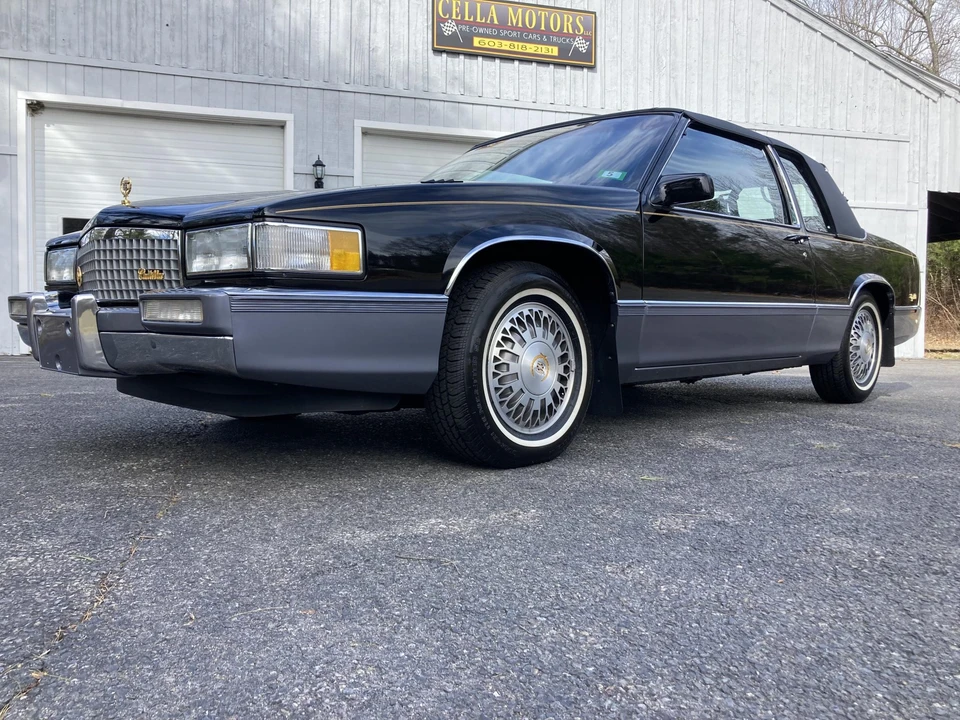 1990 Cadillac DeVille 7th Gen - Image 17 of 31