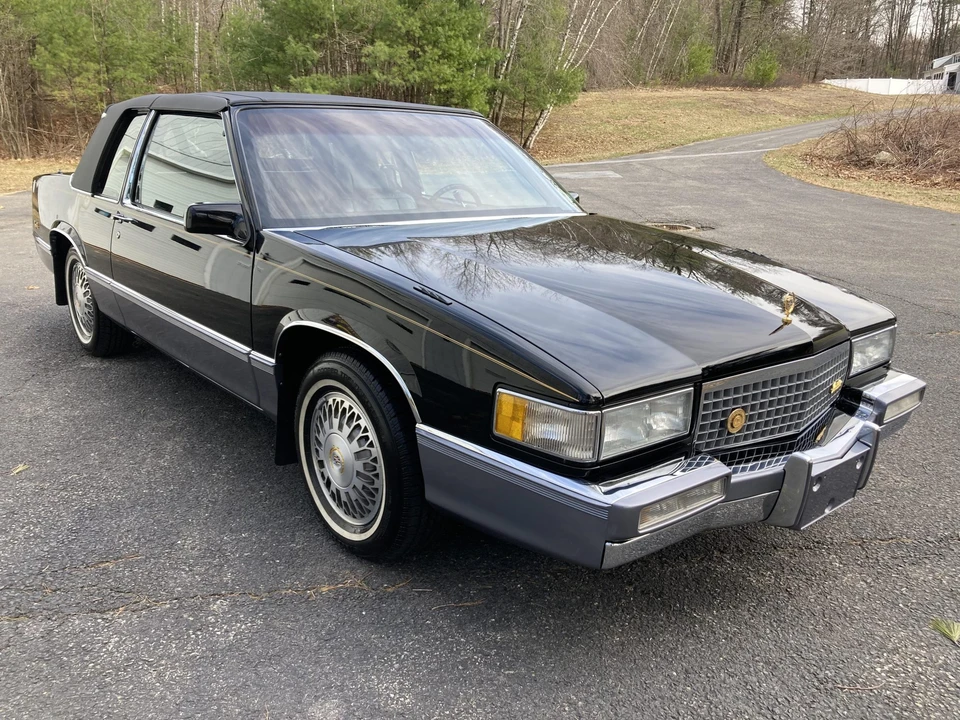 1990 Cadillac DeVille 7th Gen - Image 2 of 31