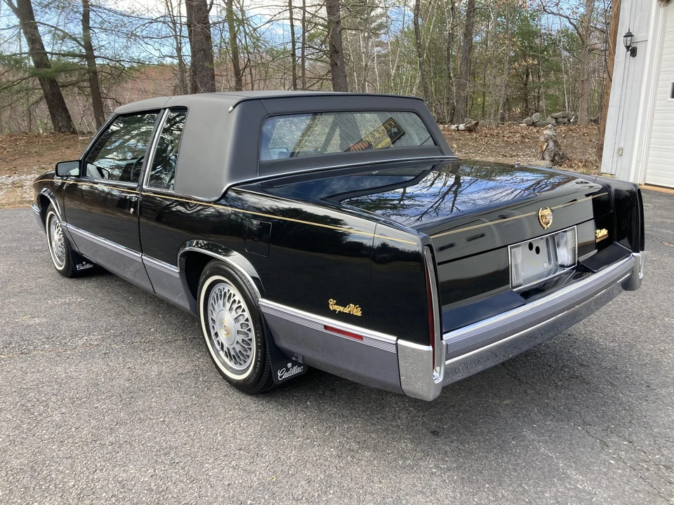 1990 Cadillac DeVille 7th Gen - Image 12 of 31
