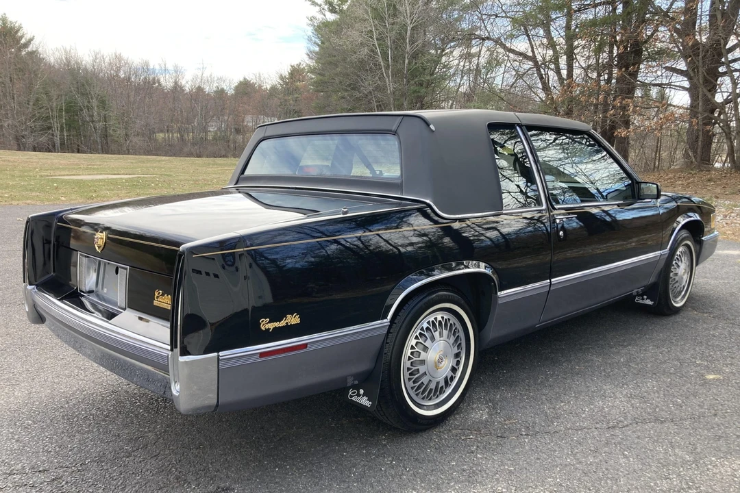 1990 Cadillac DeVille 7th Gen - Image 8 of 31