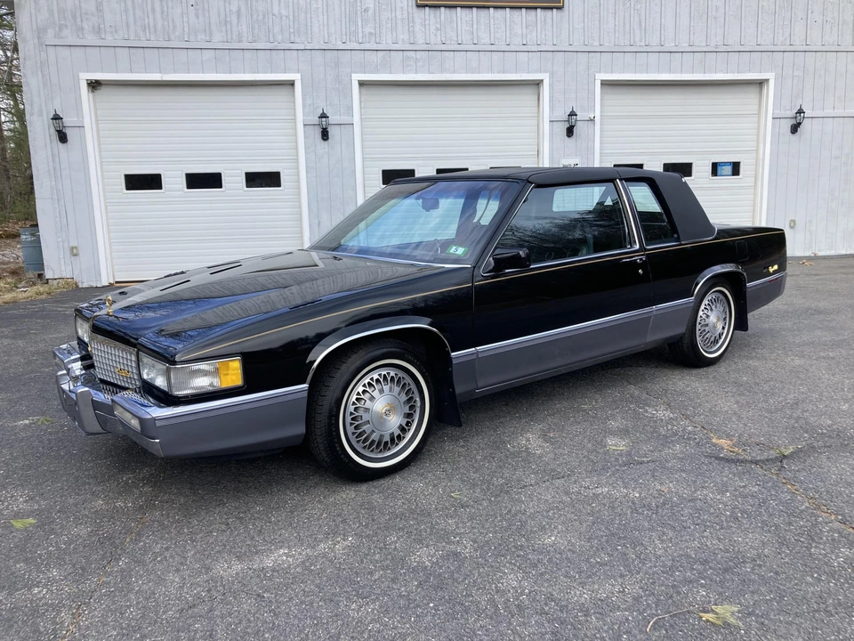 1990 Cadillac DeVille 7th Gen - Image 19 of 31